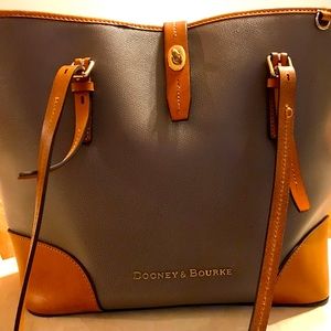 Dooney and Bourke large bag. 18x11”